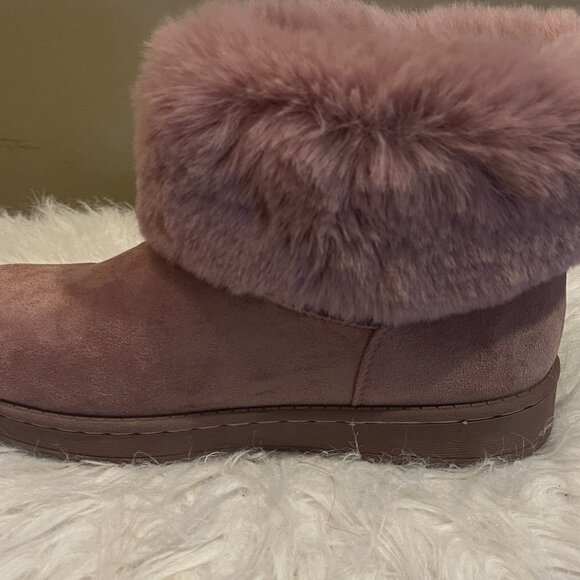 Like New Beautiful SO mauve faux fur boots - Picture 4 of 9